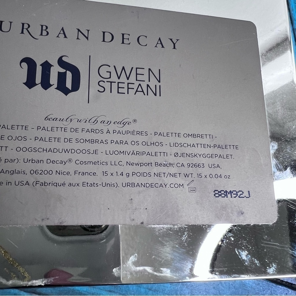 URBAN  DECAY UD X GWEN STEFANI EYESHADOW PALETTE - Picture 9 of 11